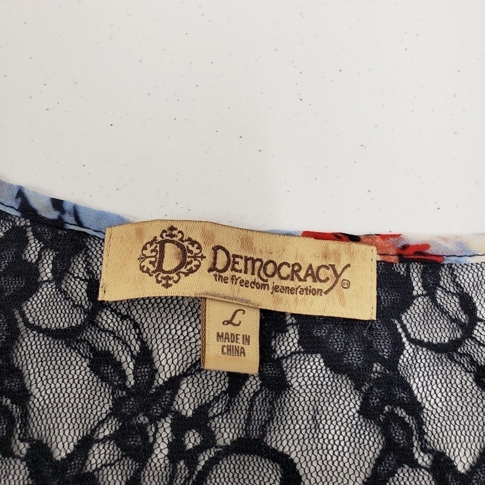 Democracy Lace Back Floral Top Size Large - Picture 6 of 7